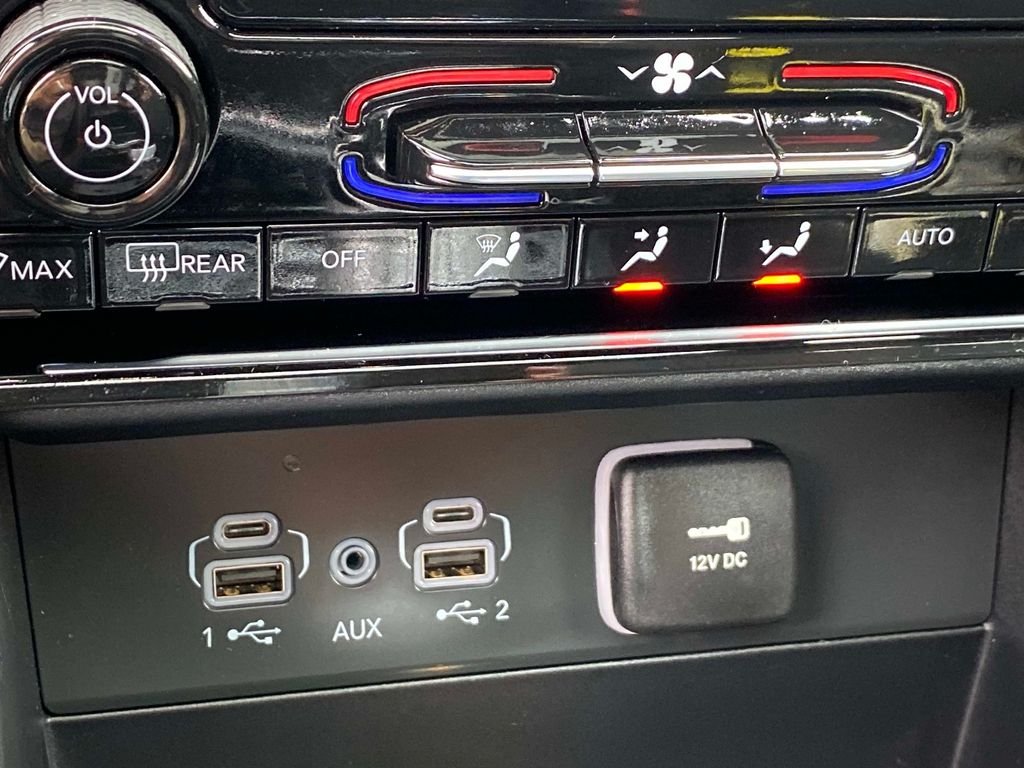 Used 2025 White Jeep Laredo X image 17