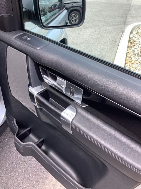 Used 2010 Silver Land Rover HSE image 24