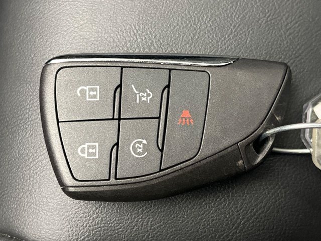 Used 2026 Summit White GMC AWD Elevation image 30