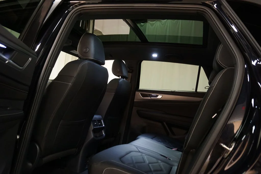 New 2026 Deep Black Volkswagen 2.0T SE w/Technology image 29