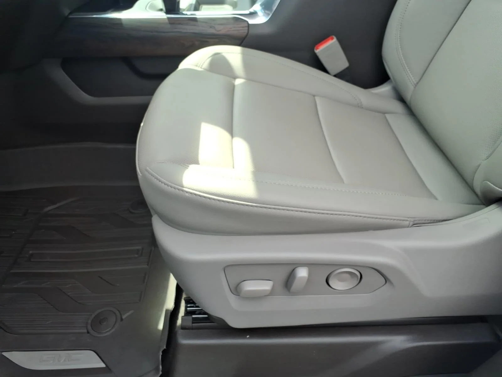 2026 GMC Sierra 1500 SLT - Photo 15