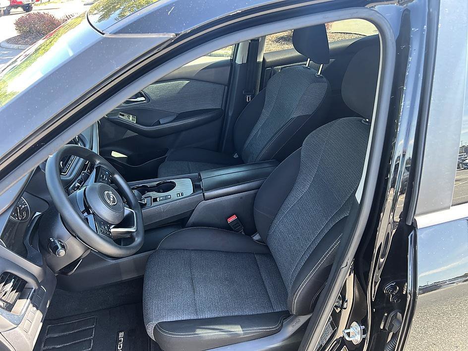Used 2022 Super Black Nissan SV image 13
