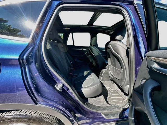 Used 2018 Blue BMW xDrive28i image 28