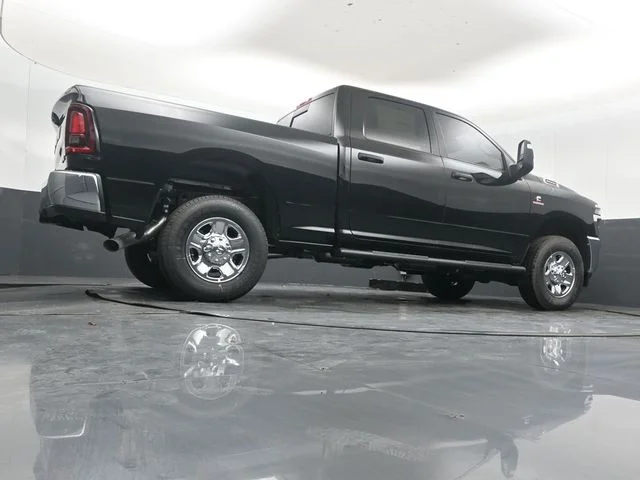 New 2026 Diamond Black Crystal Pearl-Coat Exterior Paint RAM Tradesman image 39