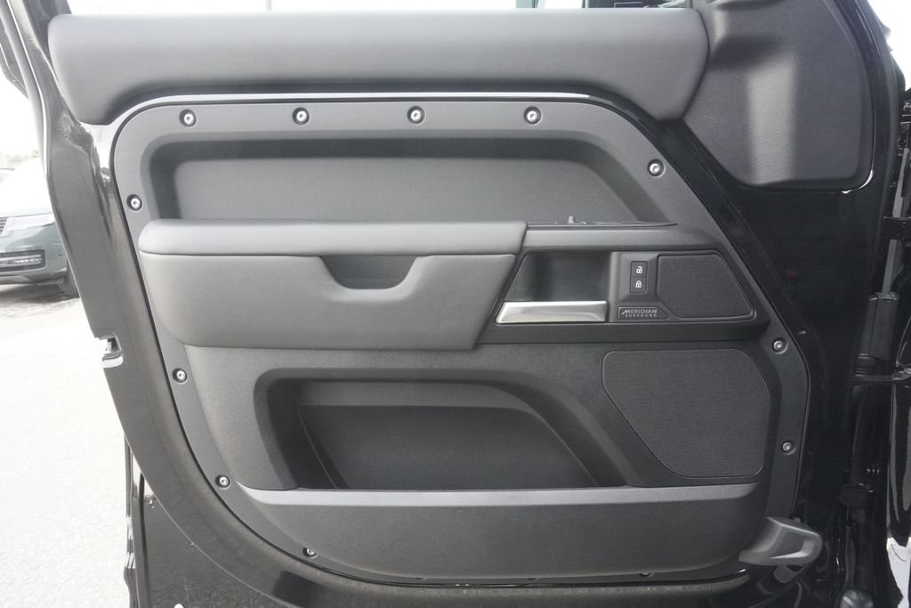 2026 Land Rover Defender V8 - Photo 17