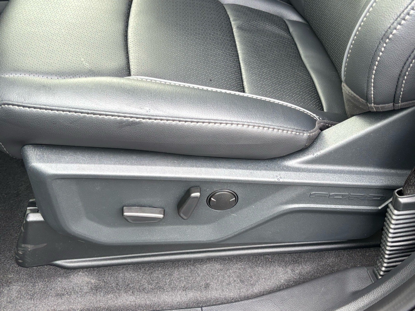 New 2026 Carbonized Gray Metallic Ford Lariat® image 11