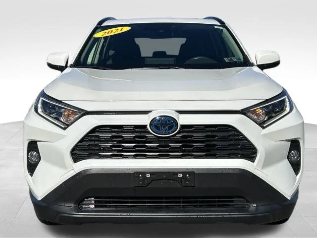 Used 2021 White Toyota XLE Premium image 8