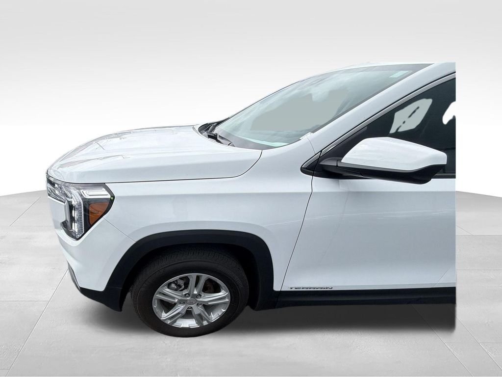 Used 2023 White GMC SLE image 10