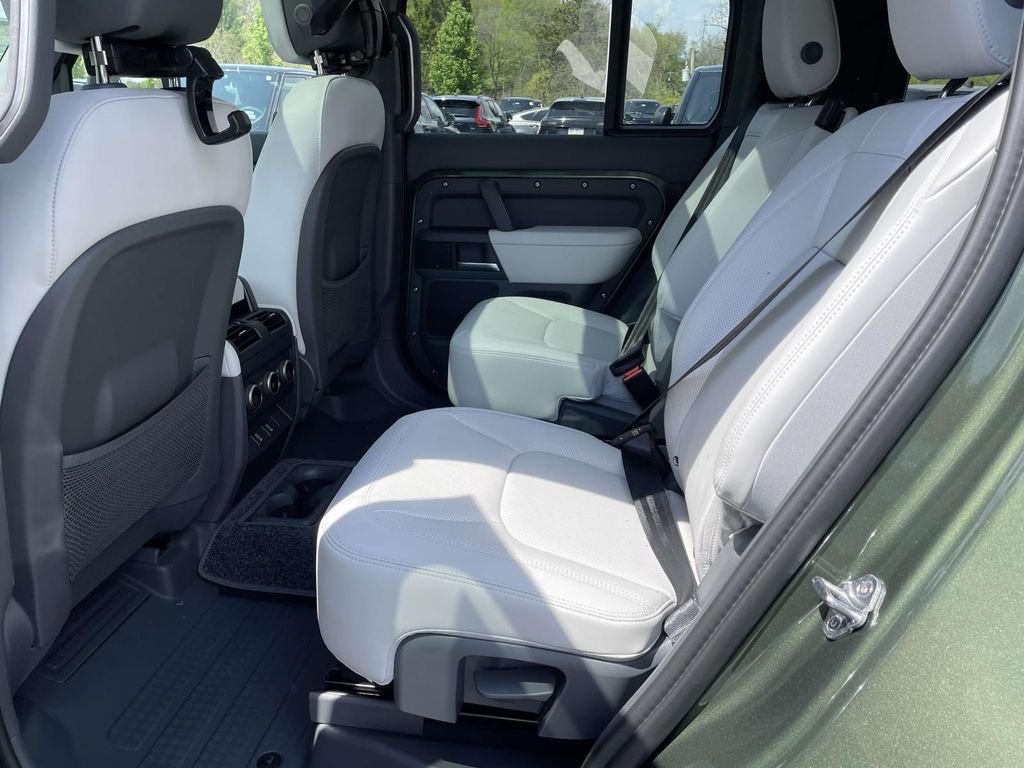 New 2026 Woolstone Green Land Rover S image 17