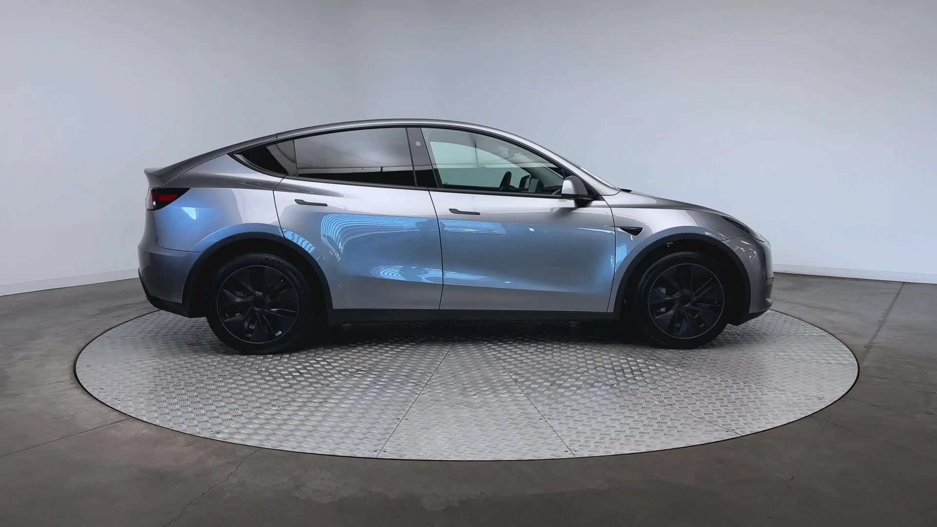 Used 2025 Stealth Grey Tesla Long Range image 9
