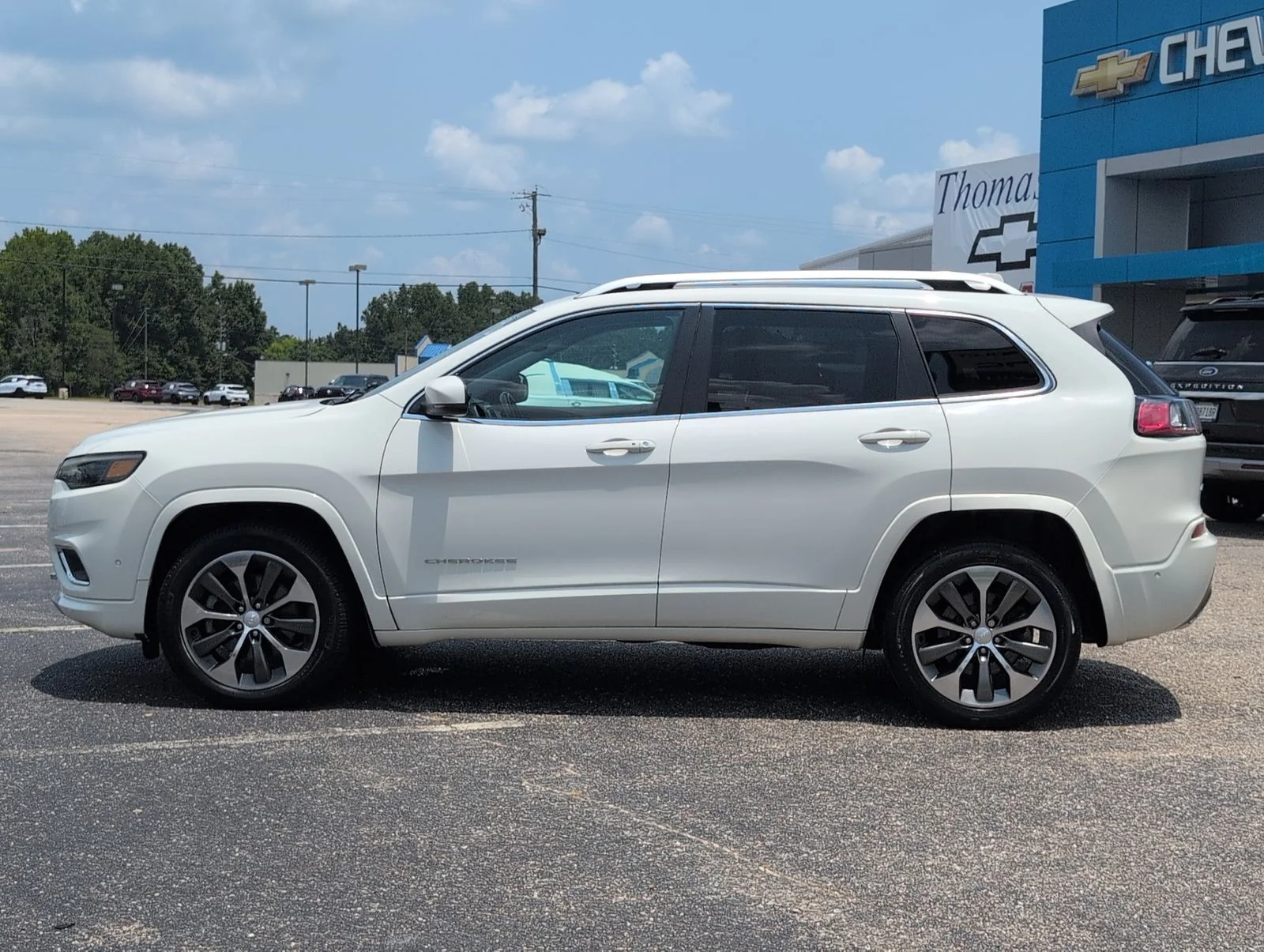 Used 2019 White Jeep Overland image 2