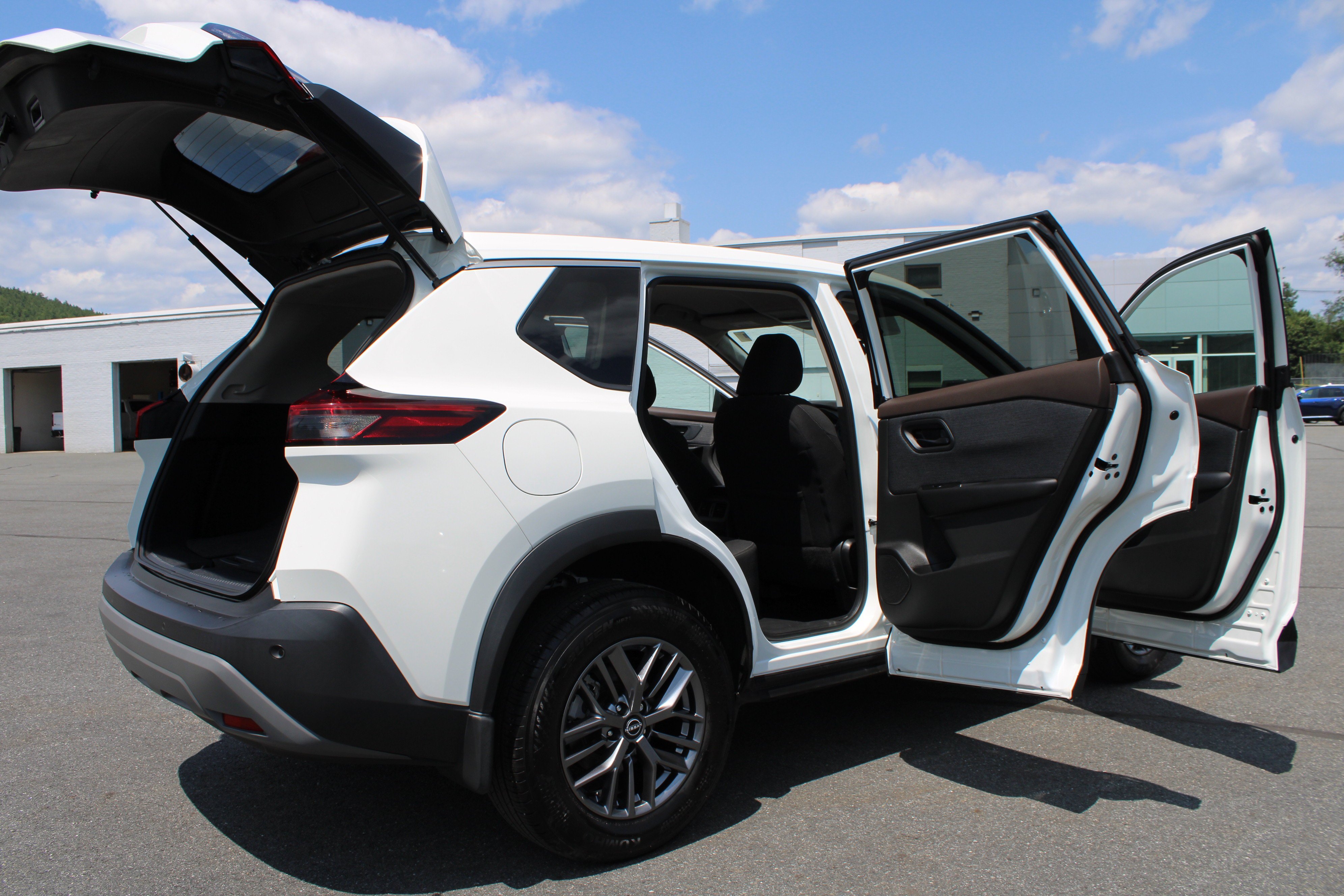 Used 2023 Glacier White Nissan S image 18