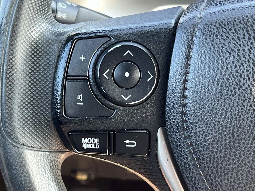 Used 2015 White Toyota LE image 26