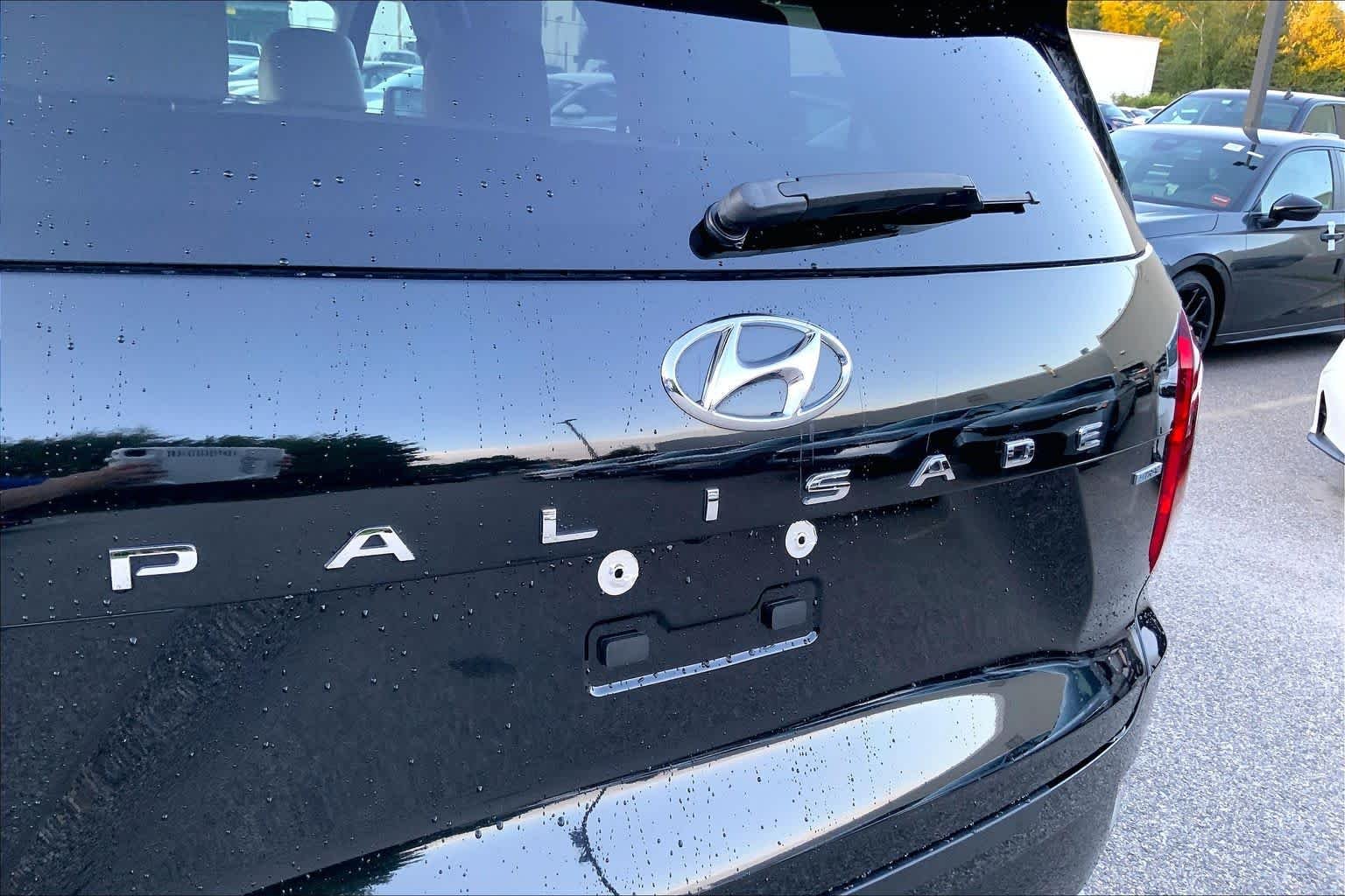 Used 2022 Abyss Black Pearl Hyundai Limited image 33