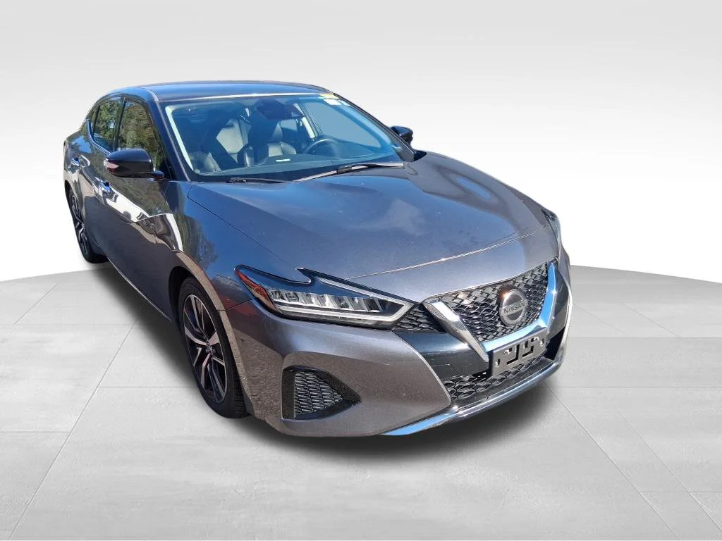 Used 2022 Gray Nissan SV image 3