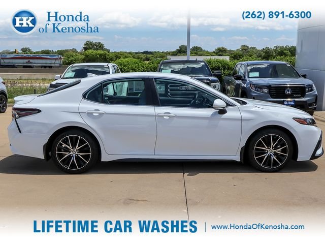 Used 2024 Ice Toyota SE image 7