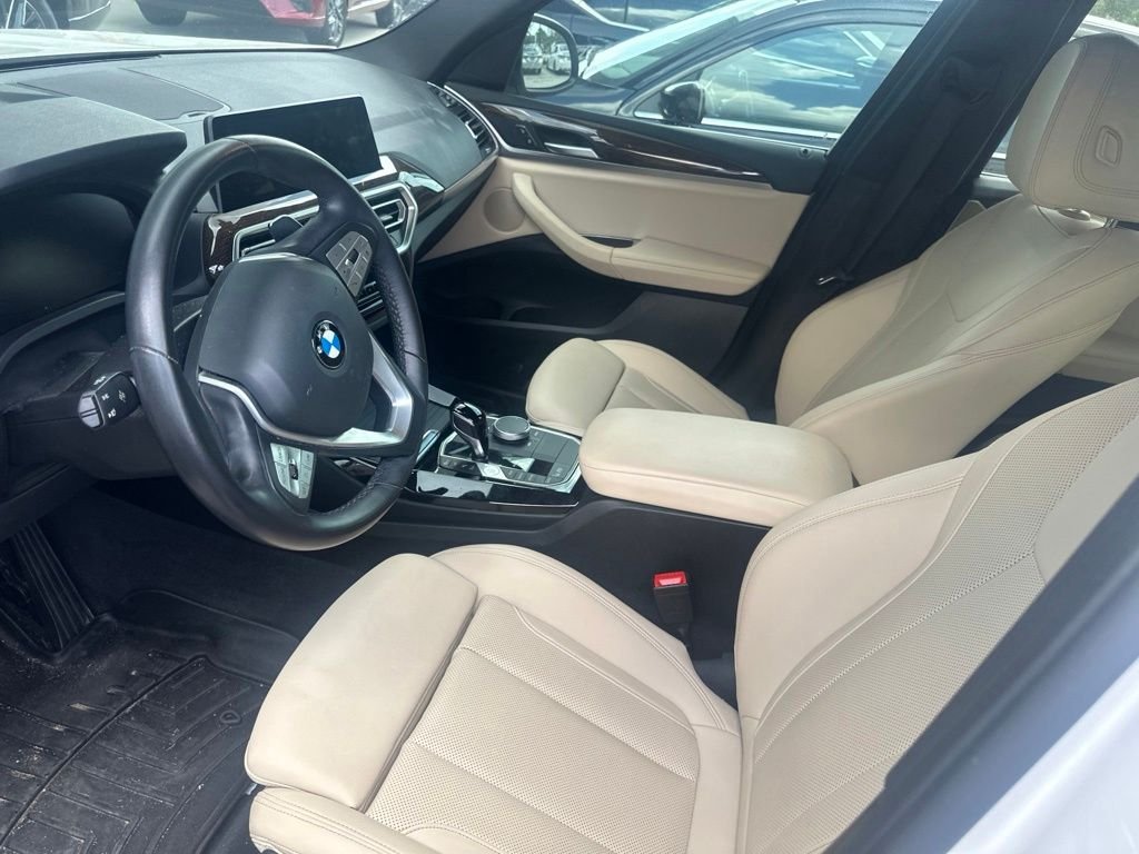 Used 2024 Alpine White BMW sDrive30i image 3