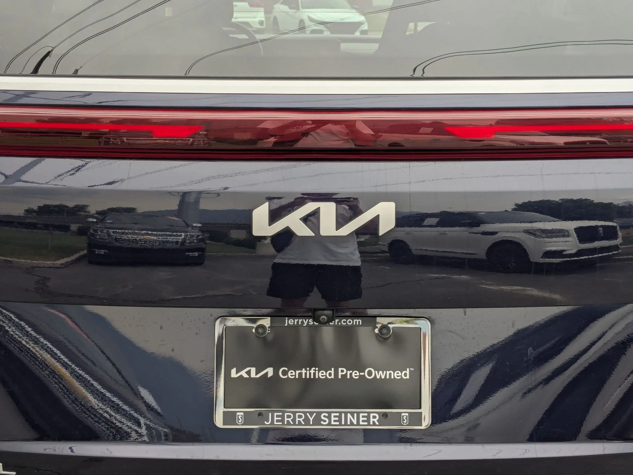 Used 2025 Deep Chroma Blue Kia LX image 13