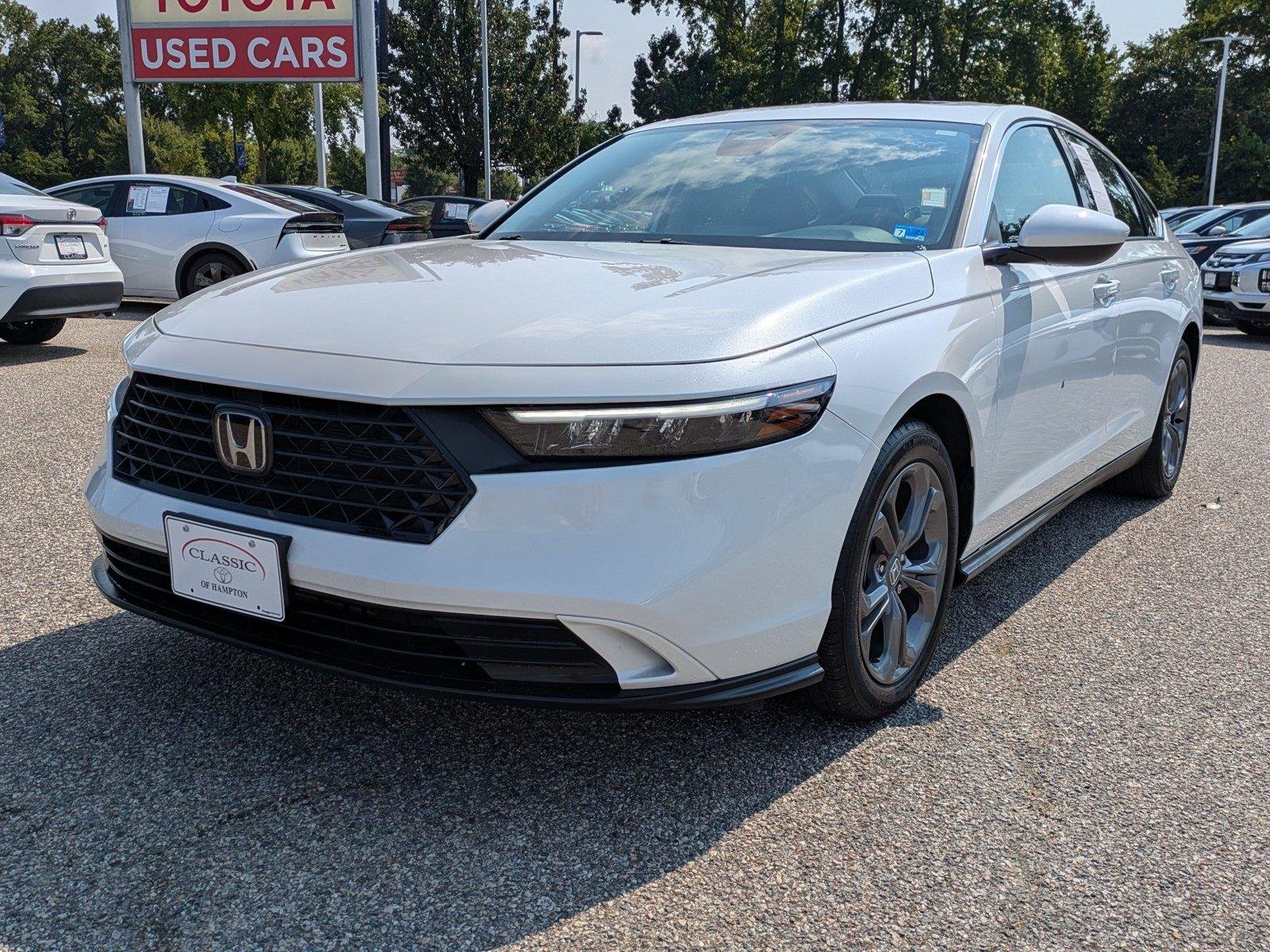 Used 2023 Platinum White Pearl Honda EX image 8
