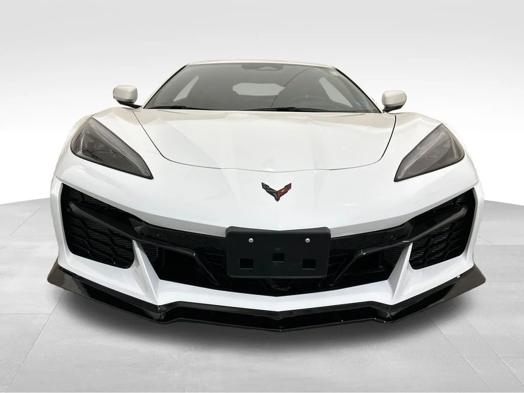 Used 2025 White Chevrolet Z06 image 9