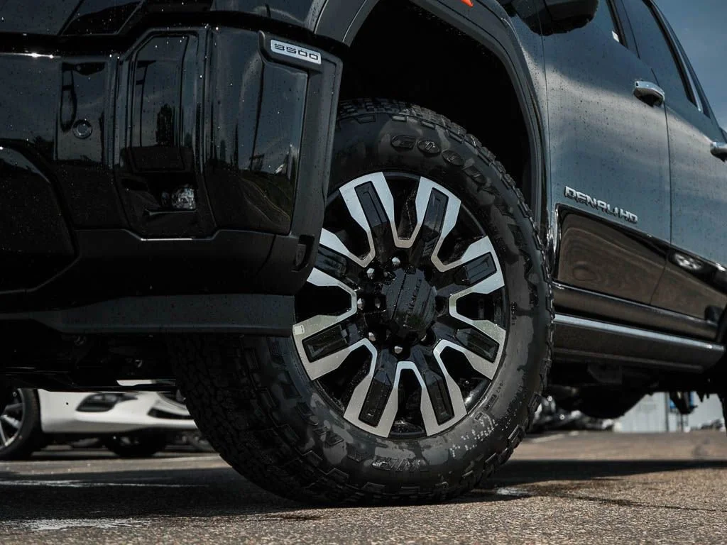 New 2026 Onyx Black GMC Denali Ultimate image 6