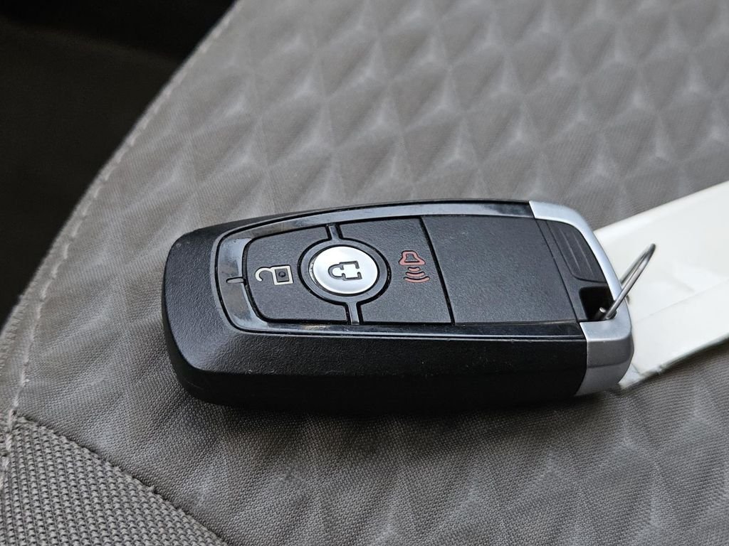 Used 2022 Gray Ford SE image 41