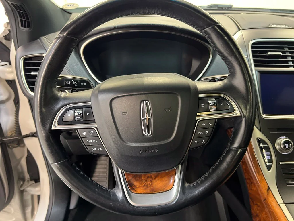 Used 2019 White Lincoln Reserve image 19