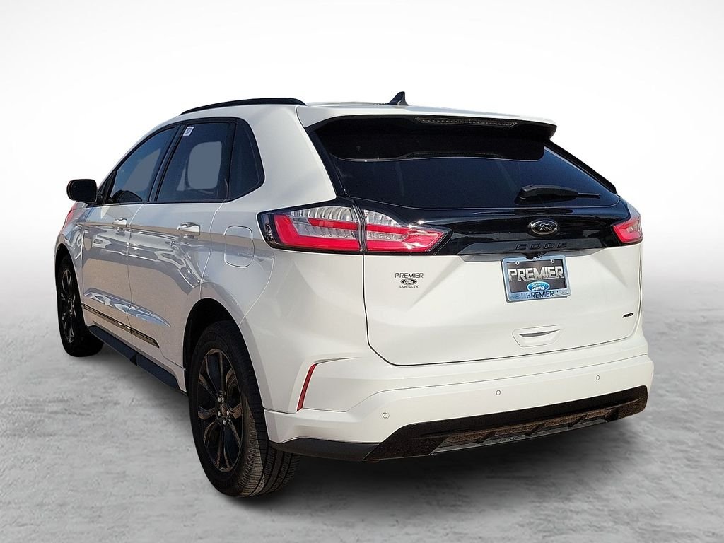 Used 2022 Oxford White Ford SE image 8