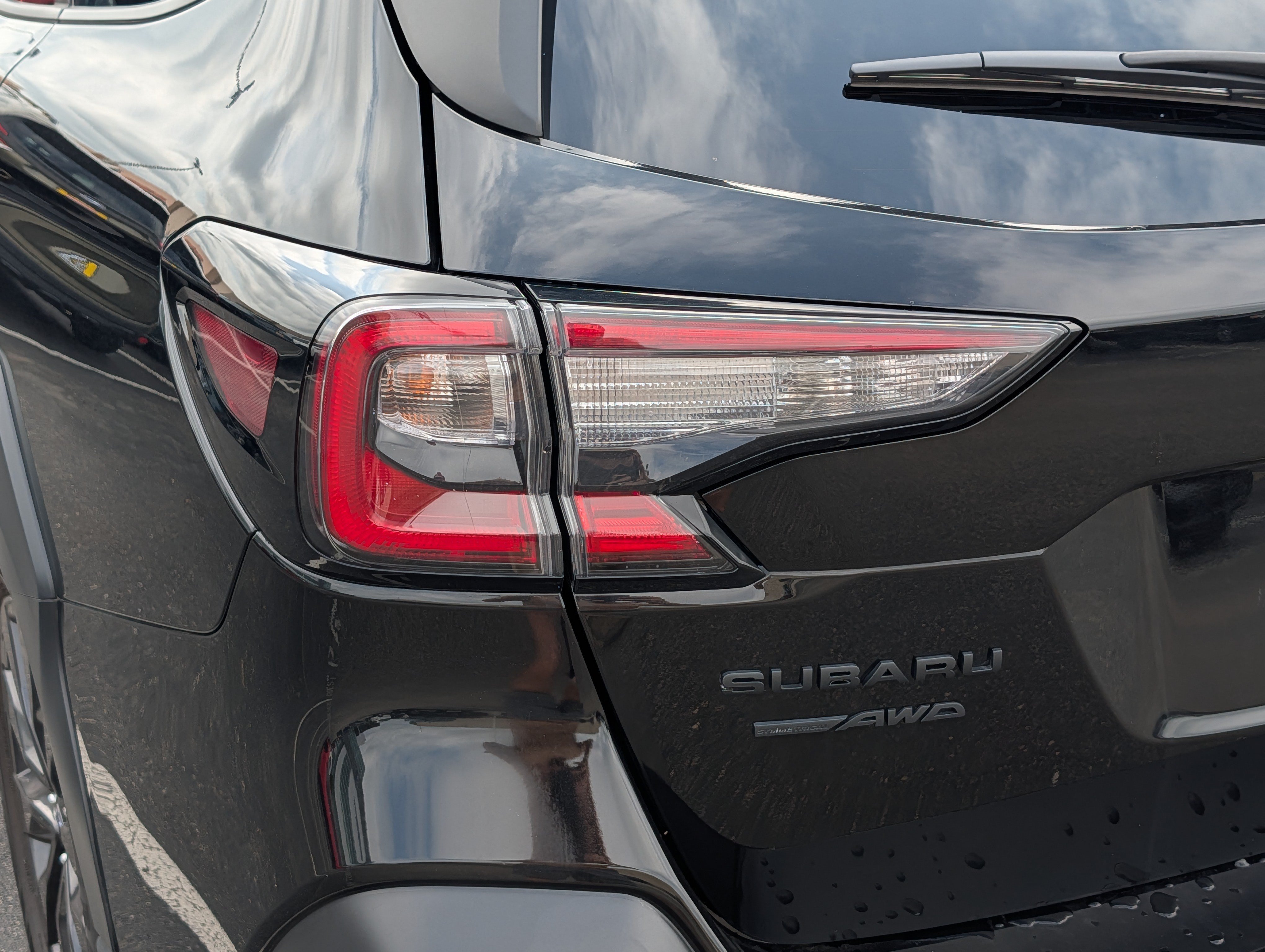 Used 2025 Crystal Black Silica Subaru Onyx Edition image 17