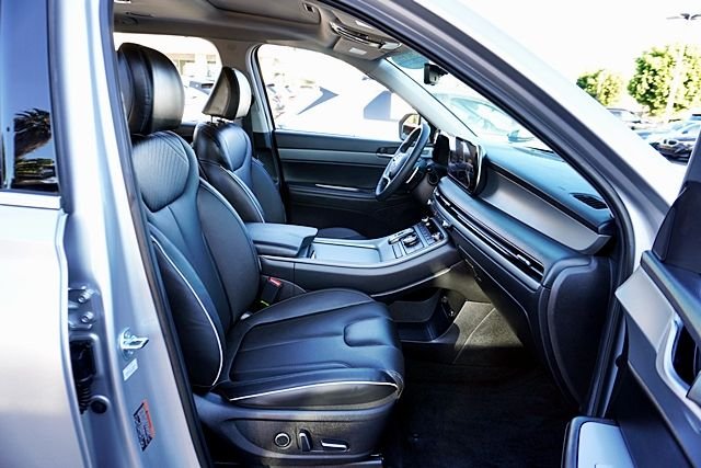 Used 2025 Silver Hyundai SEL Premium image 10