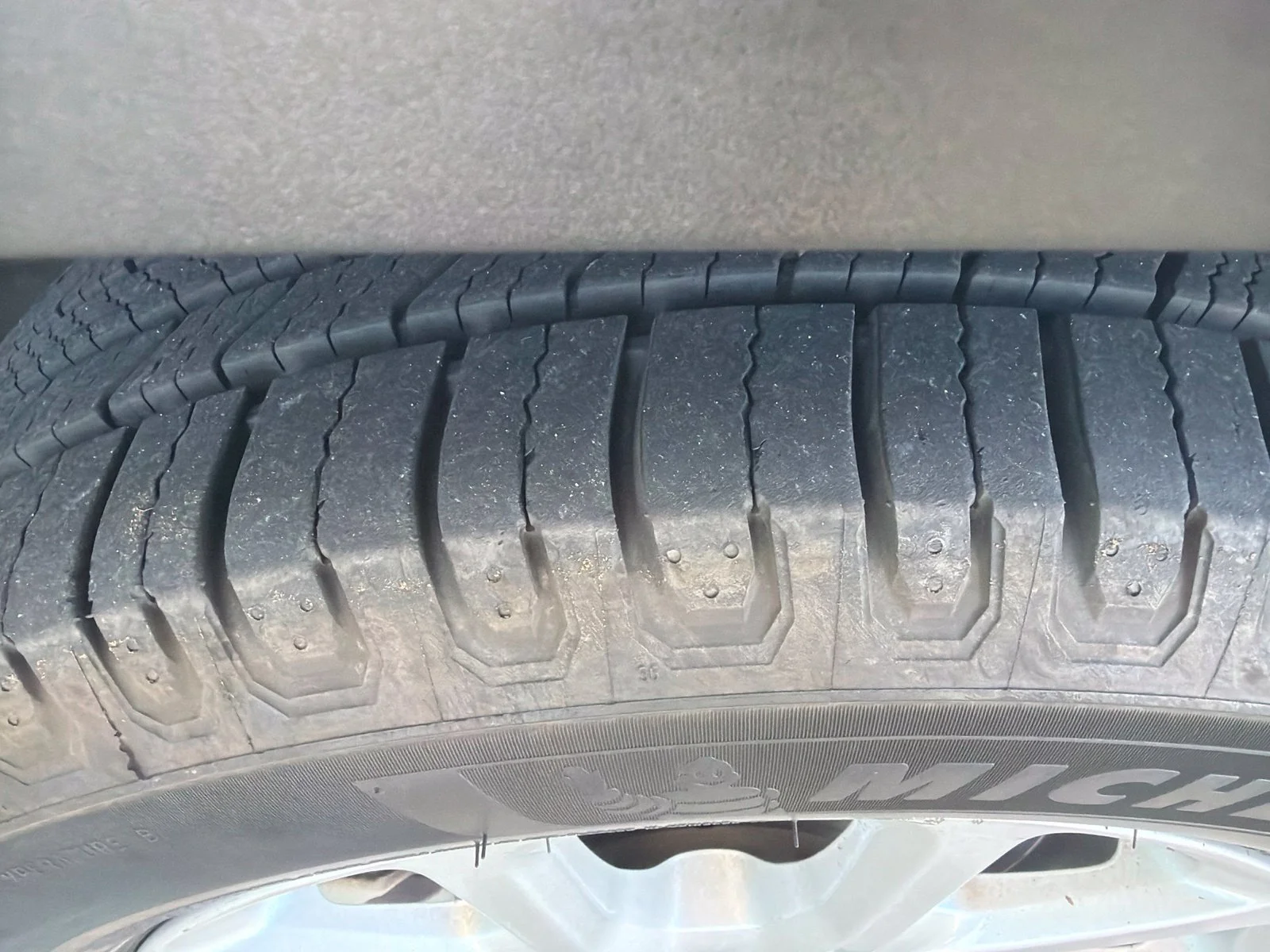 Used 2016 White Jeep Latitude image 3