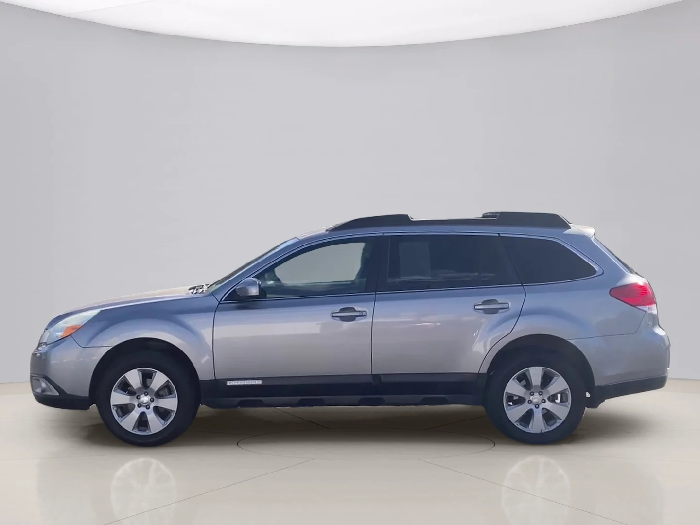 Used 2010 Silver Subaru 2.5I PREM image 2