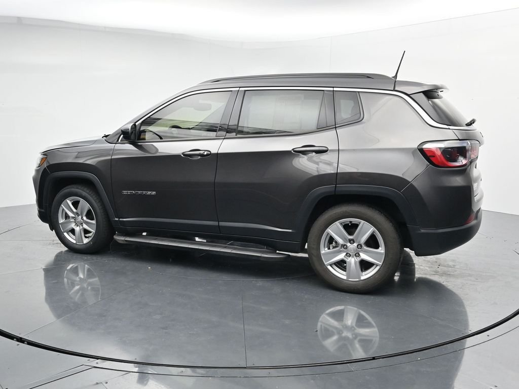 Used 2022 Gray Jeep Latitude image 5