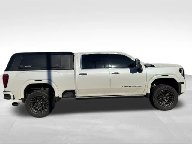 Used 2025 White GMC Denali Ultimate image 8