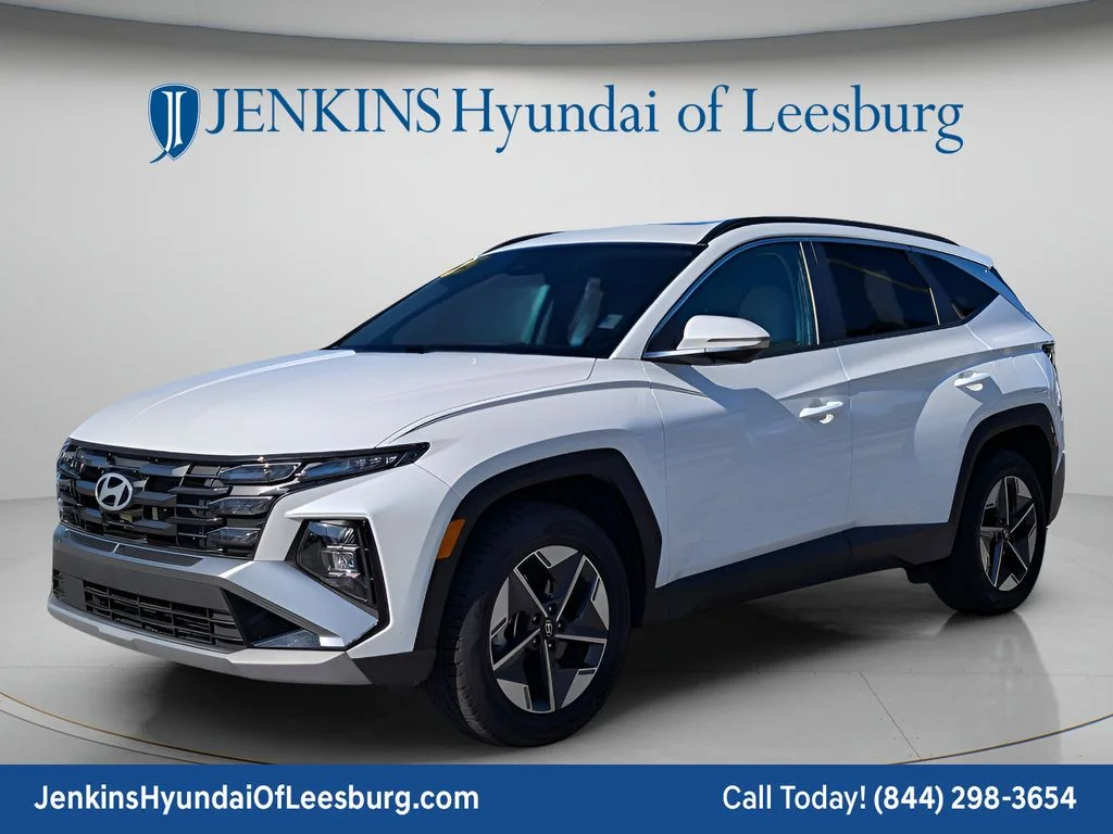 Used 2025 White Hyundai SEL Convenience image 9