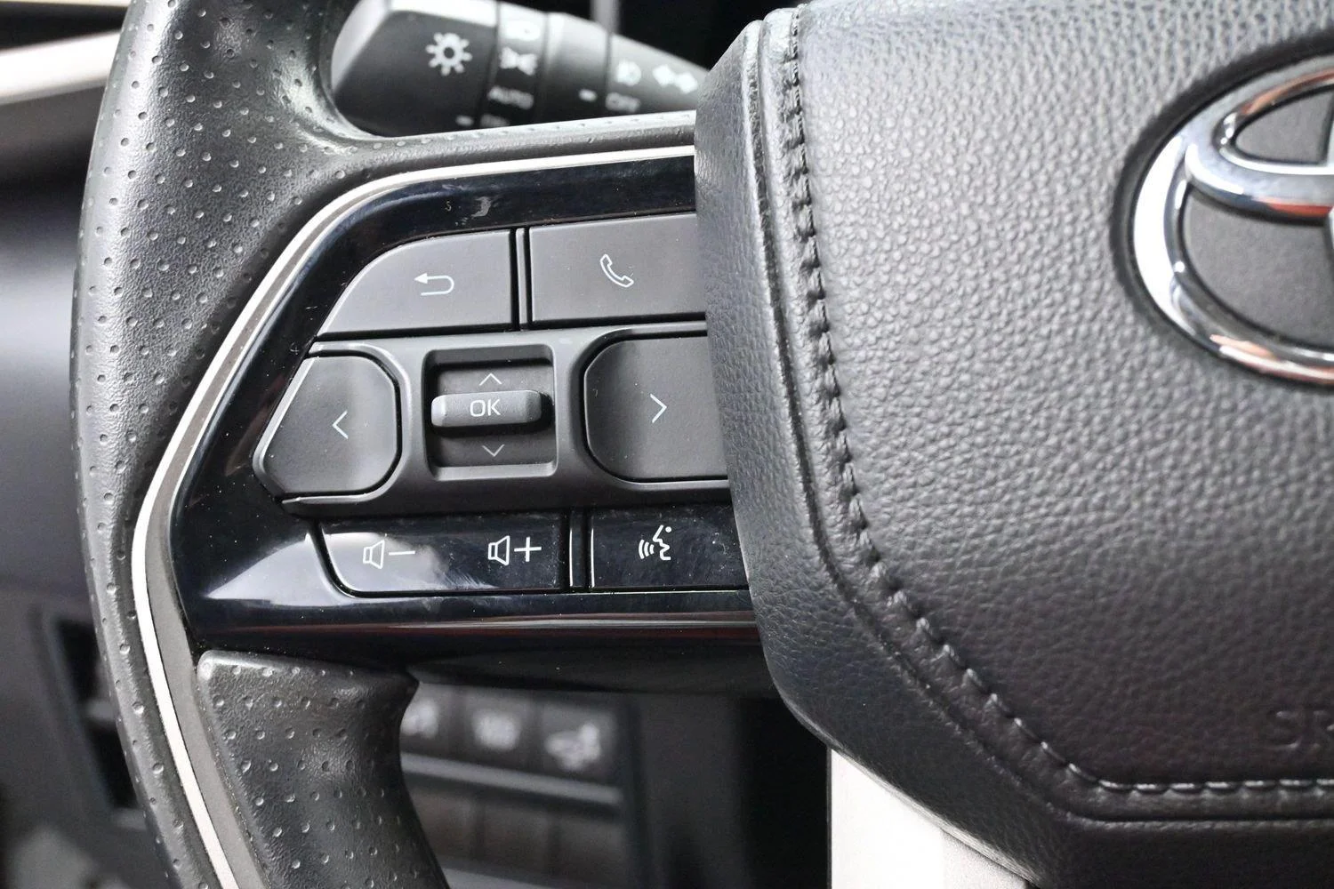 Used 2024 Ice Cap Toyota SR5 image 16