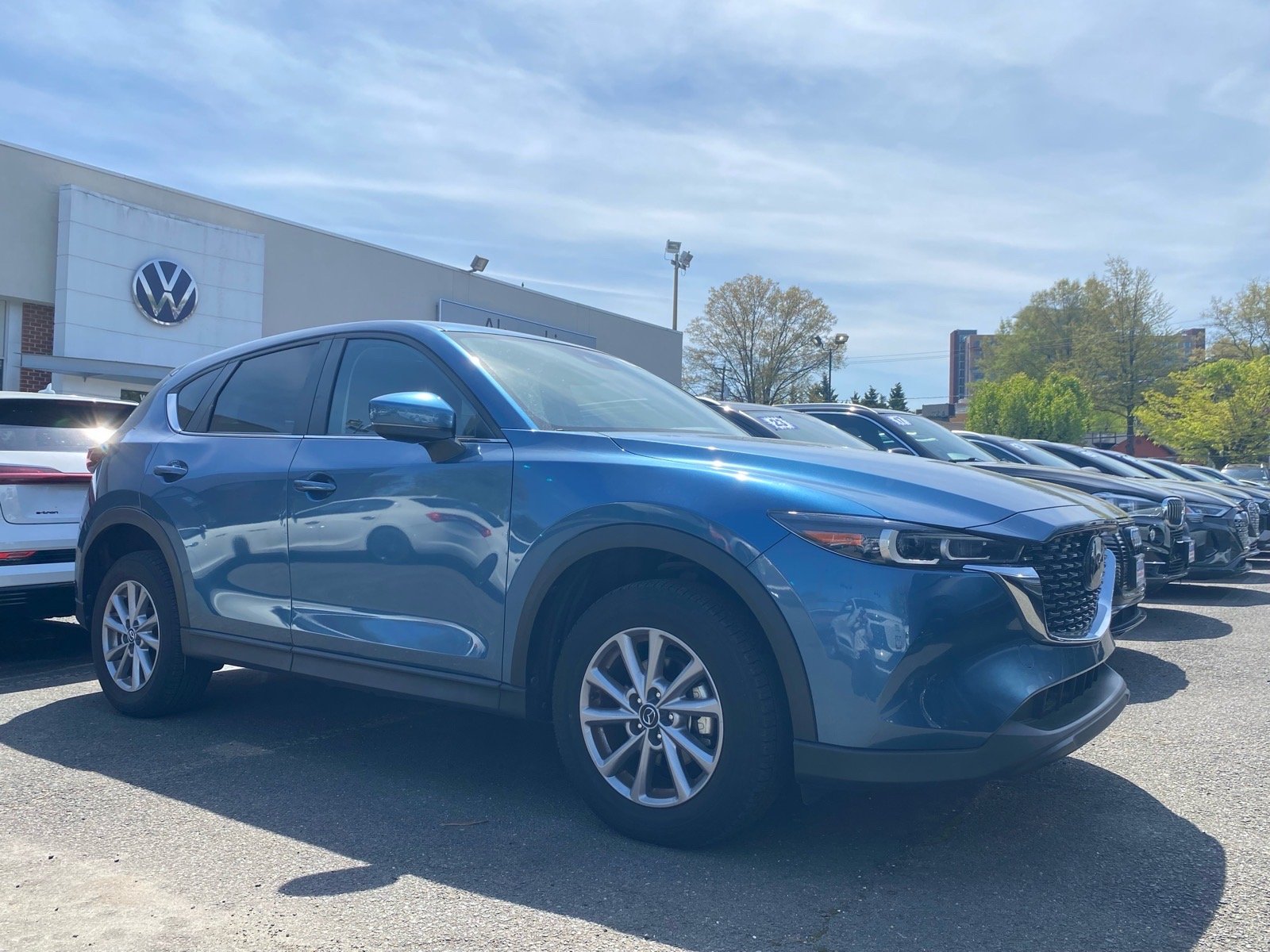 2022 Mazda CX-5 S Preferred package Auto AWD's photo