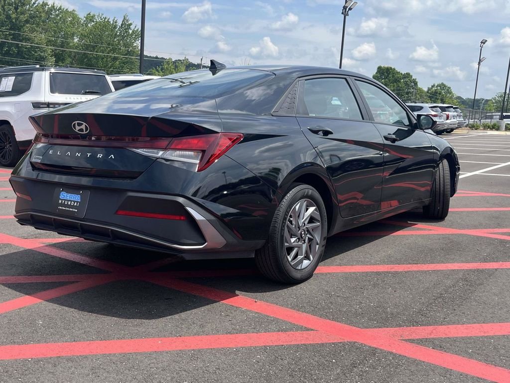 Used 2024 Black Hyundai SEL image 3