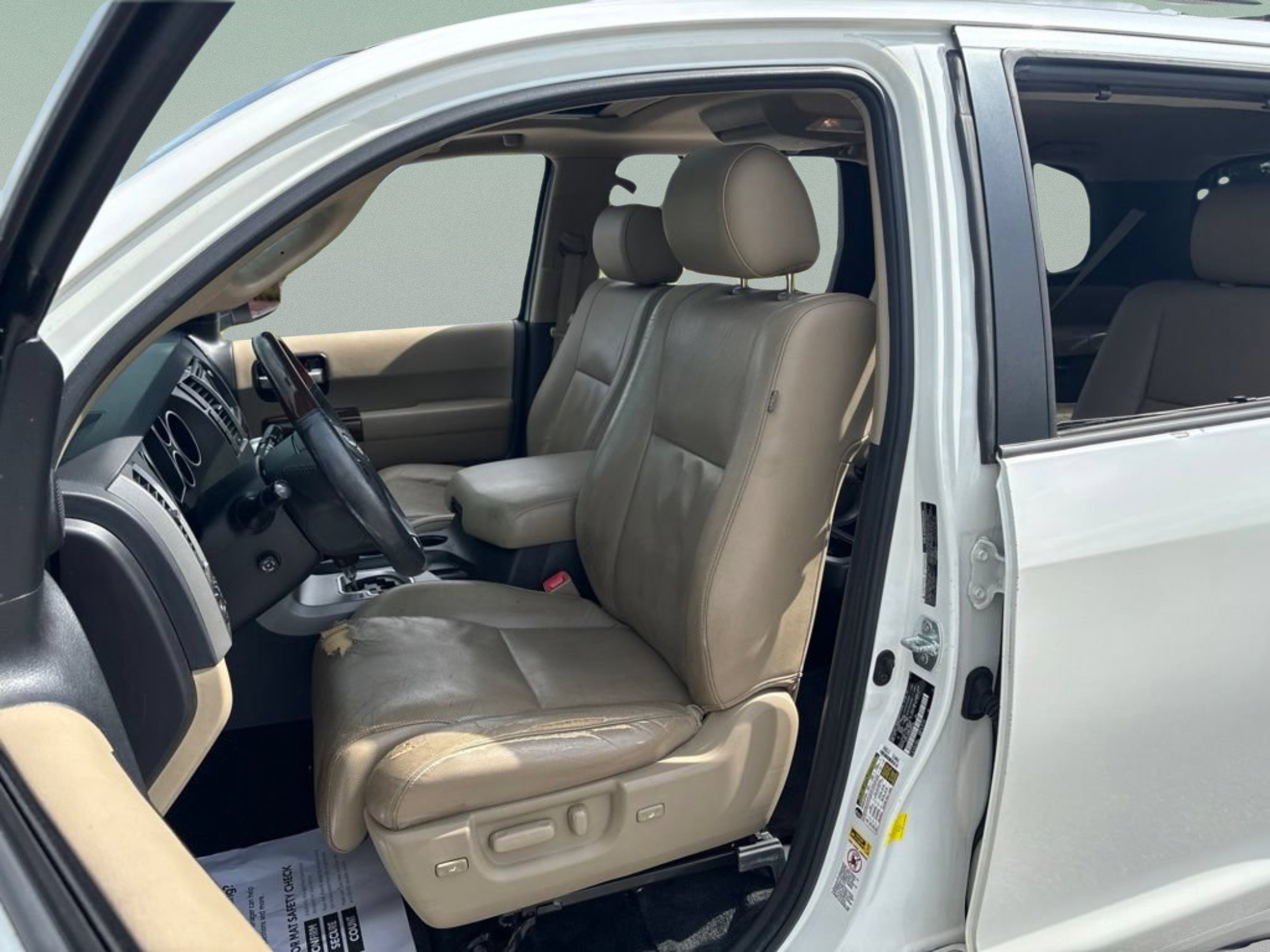 Used 2016 Blizzard Pearl Toyota Platinum image 27
