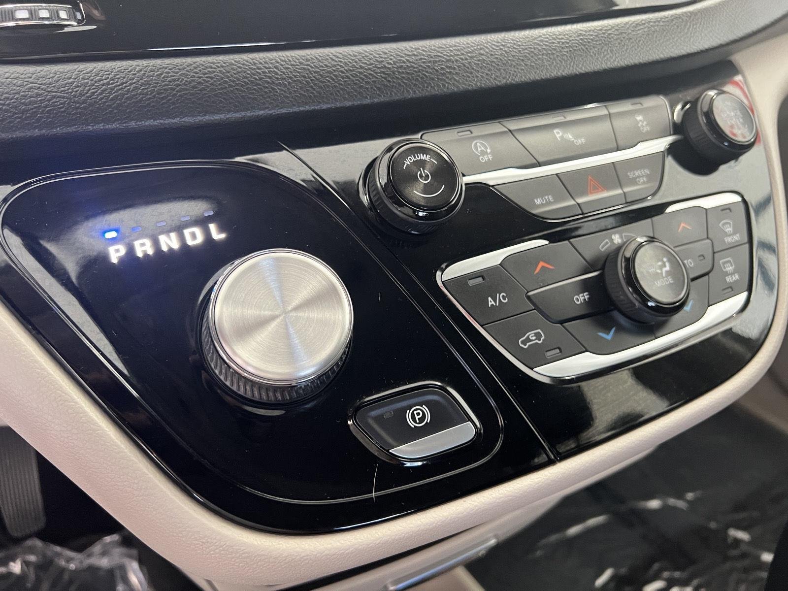 2019 Chrysler Pacifica Touring L - Photo 19