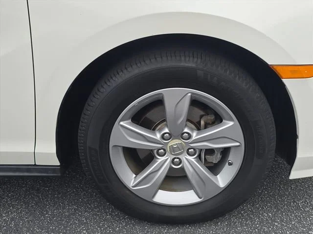 Used 2018 White Honda EX-L image 32