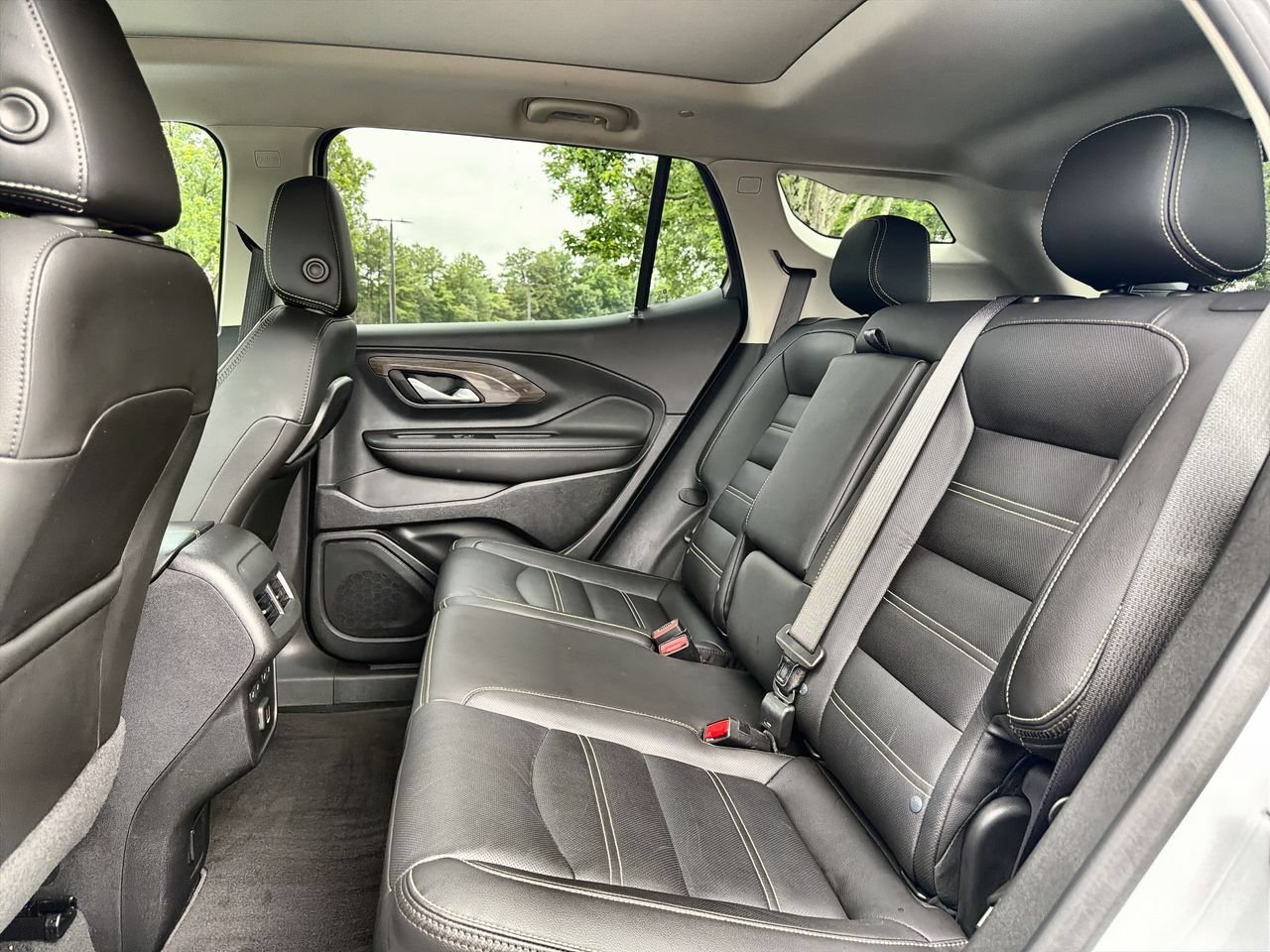 Used 2023 White Frost Tricoat GMC Denali image 20