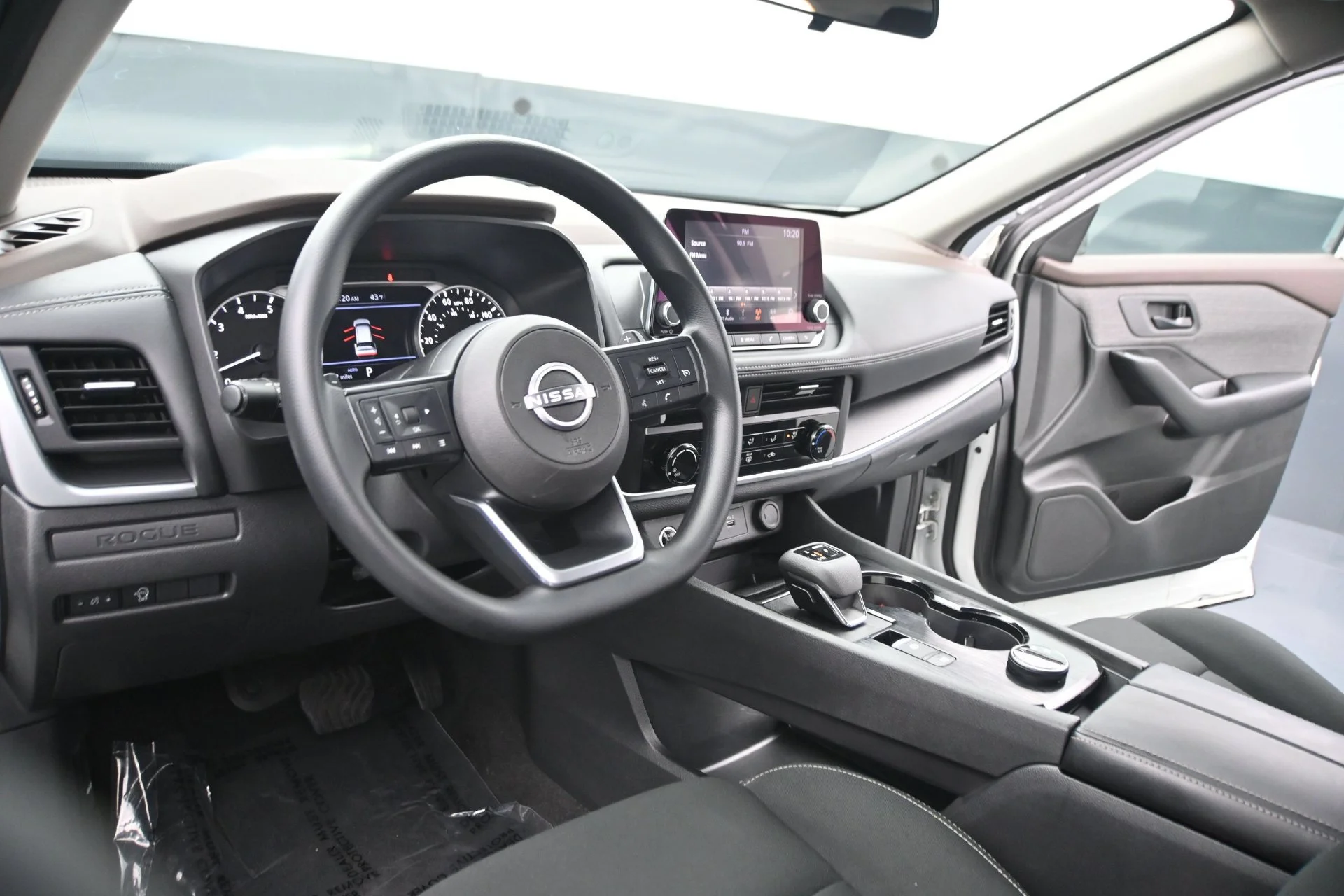 Used 2023 Glacier White Nissan S image 20