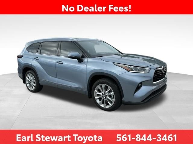 Used 2024  Toyota Limited image 3