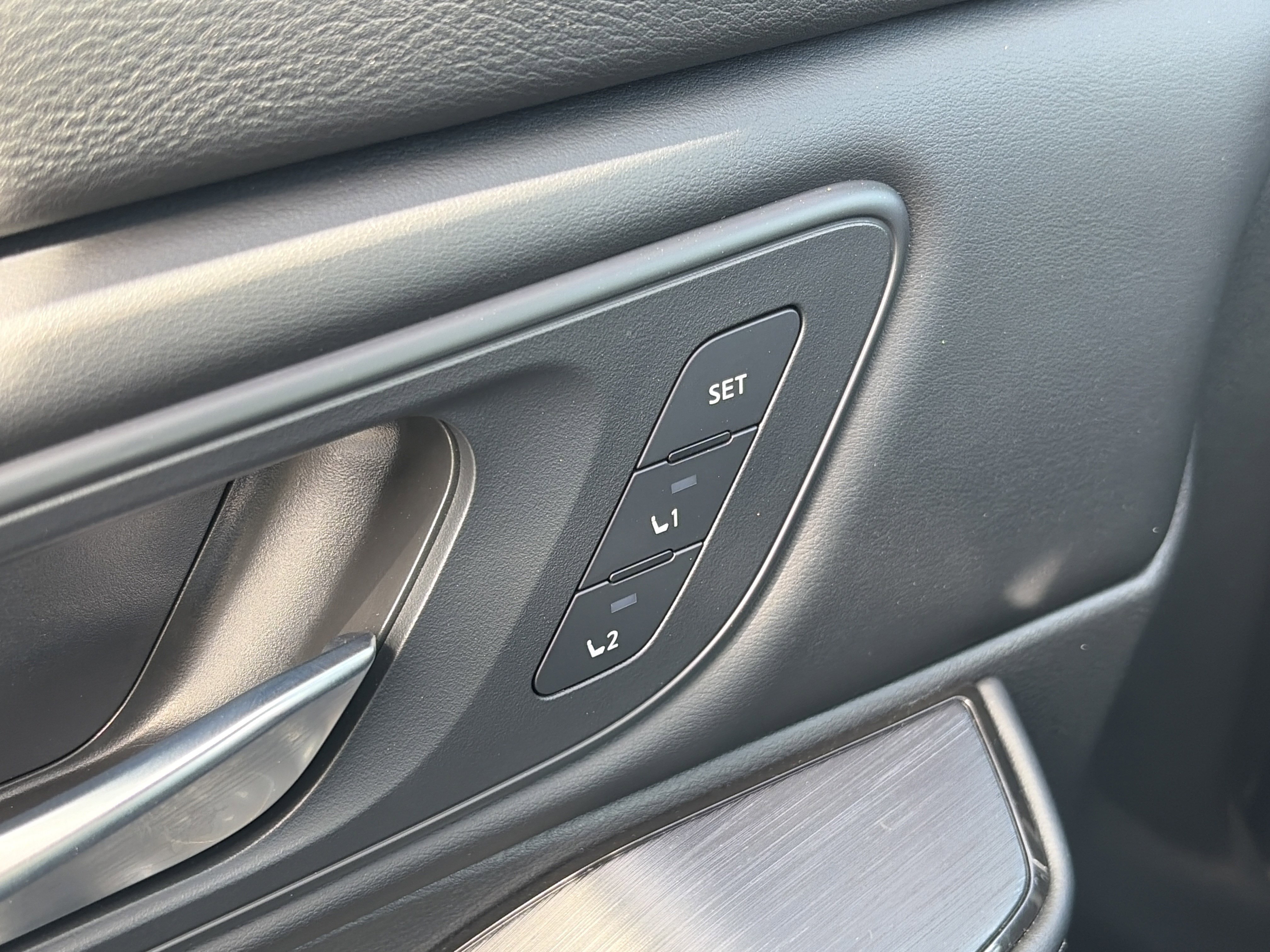 2025 Nissan Rogue SL - Photo 19