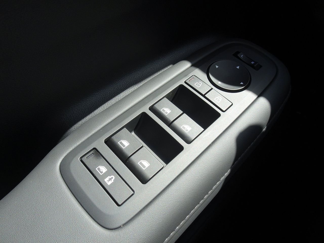 New 2027 Red Hyundai SEL AWD image 19