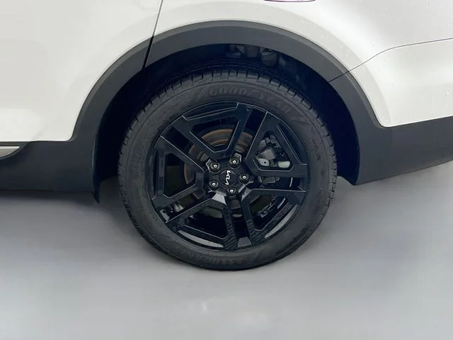 Used 2023 White Kia EX X-Line image 39
