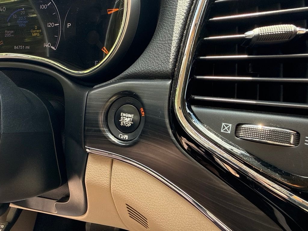 Used 2020 White Jeep Limited image 33