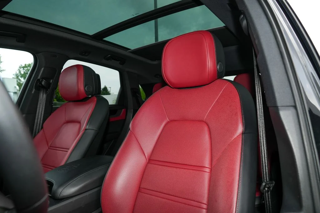 Certified Used 2025  Porsche Base image 23