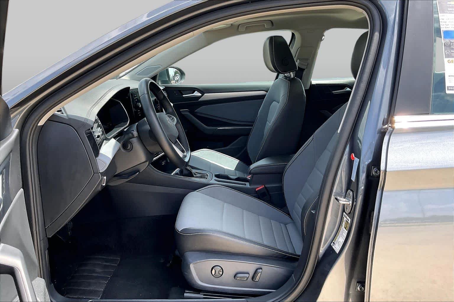 Pre-Owned 2025 Volkswagen Jetta SE